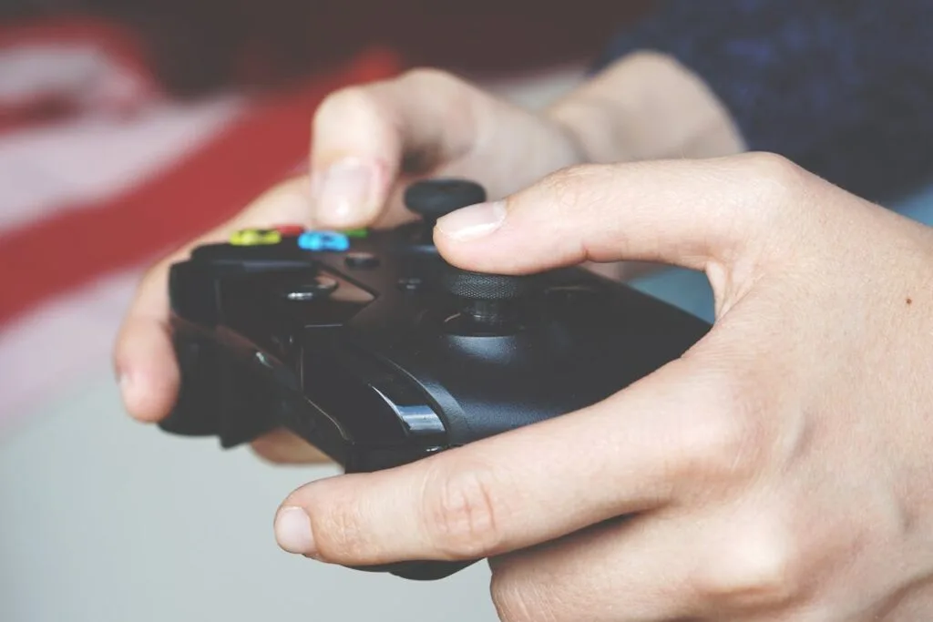 Como jogar video game na viagem? 3 controle game