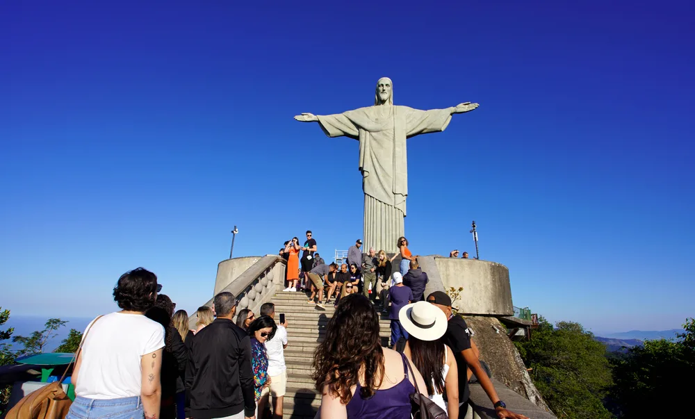 Quais são as cidades com praia no Rio de Janeiro? 1 cristo rio de janeiro
